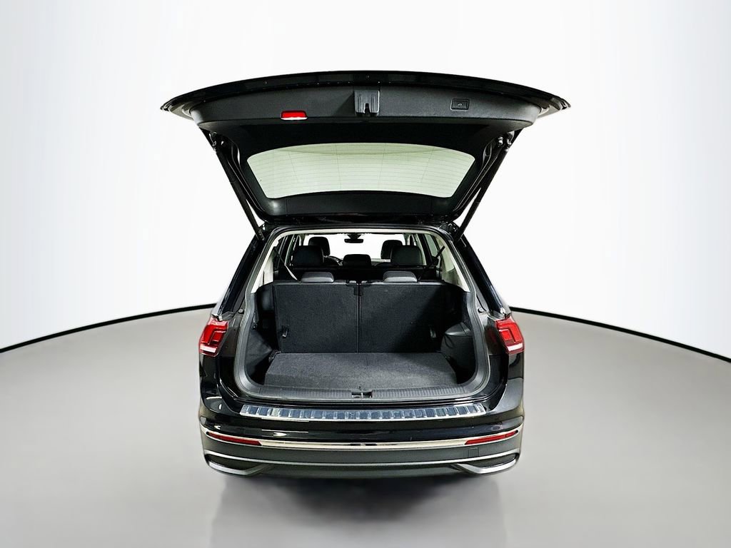 Used 2024 Volkswagen Tiguan Wolfsburg Edition image 33