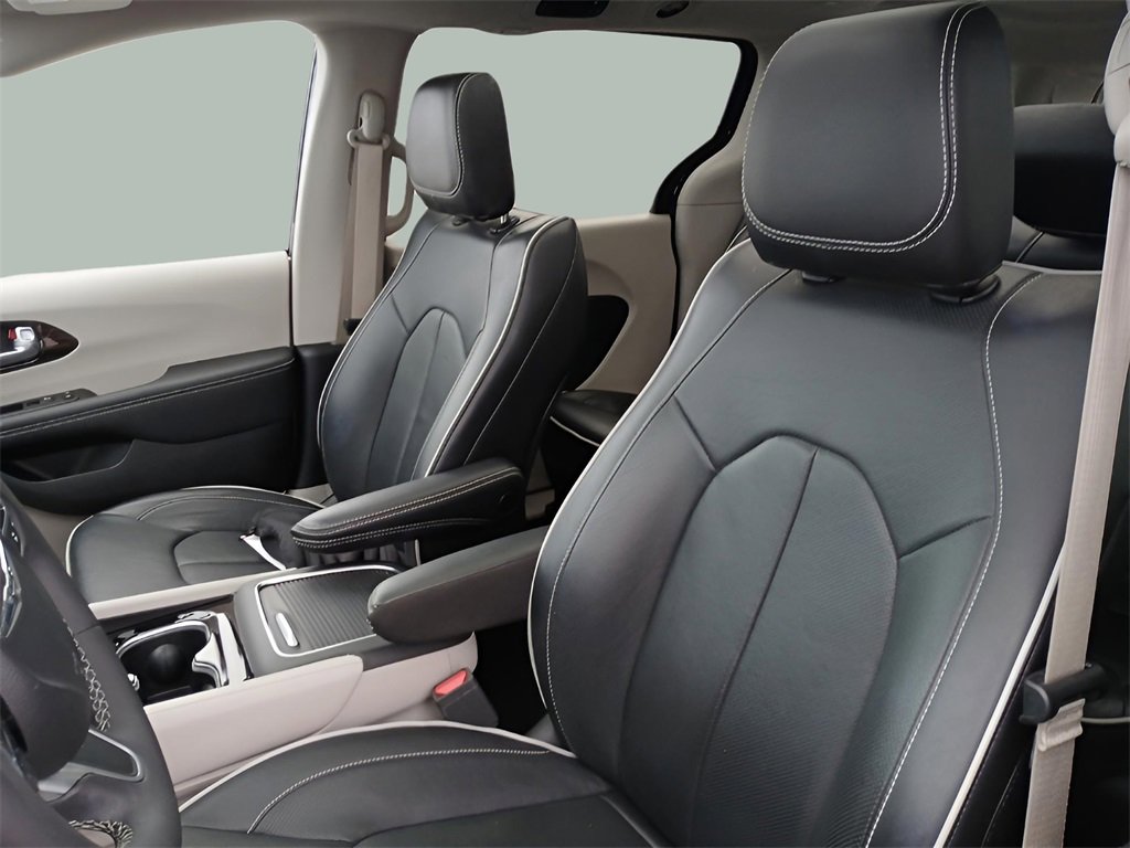 Used 2023 Chrysler Pacifica Limited image 26