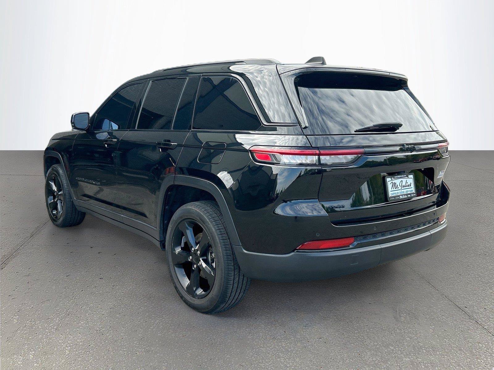 Used 2023 Jeep Grand Cherokee Altitude AWD/4WD image 6