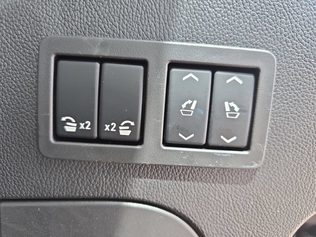 Used 2016 GMC Yukon SLT AWD/4WD image 14