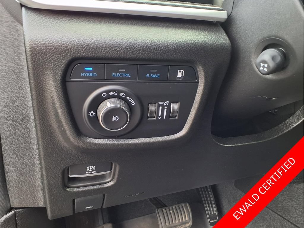 Used 2024 Jeep Grand Cherokee Trailhawk w/ Luxury Tech Group III AWD/4WD image 15