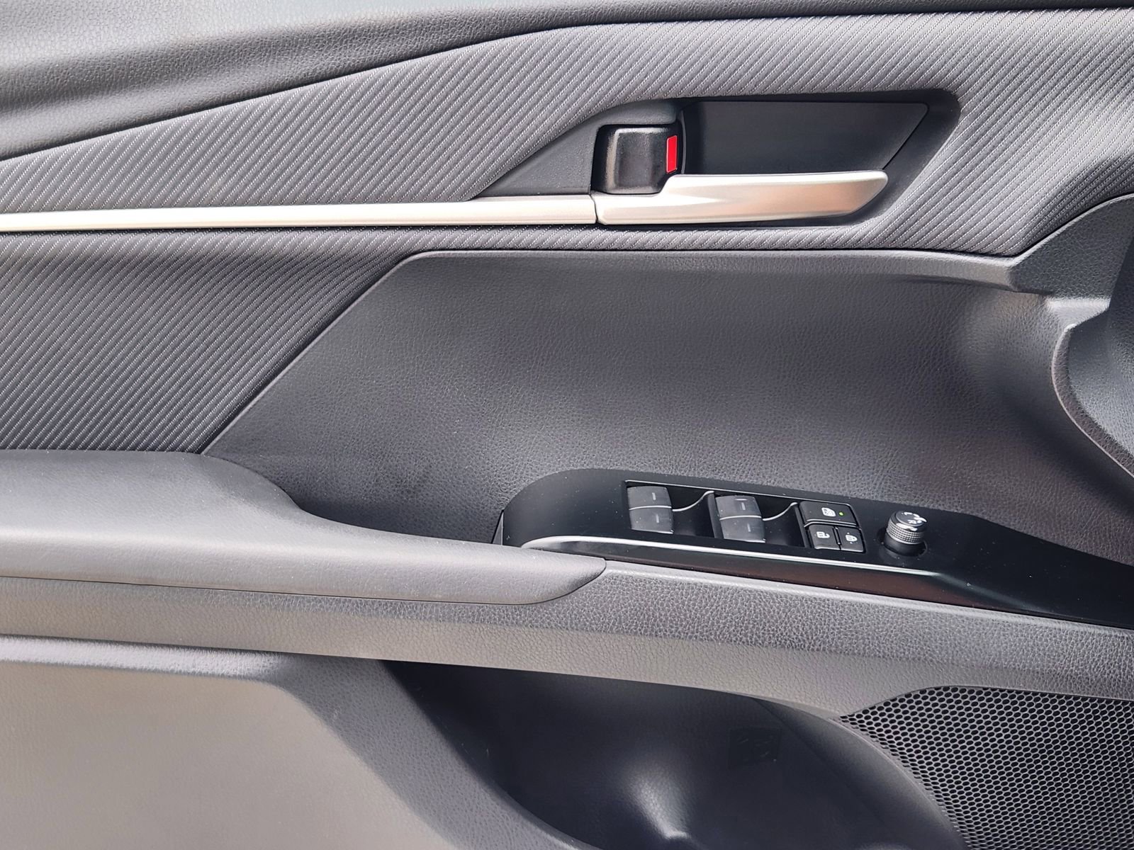 Used 2025 Toyota Camry SE w/ Convenience Package image 26