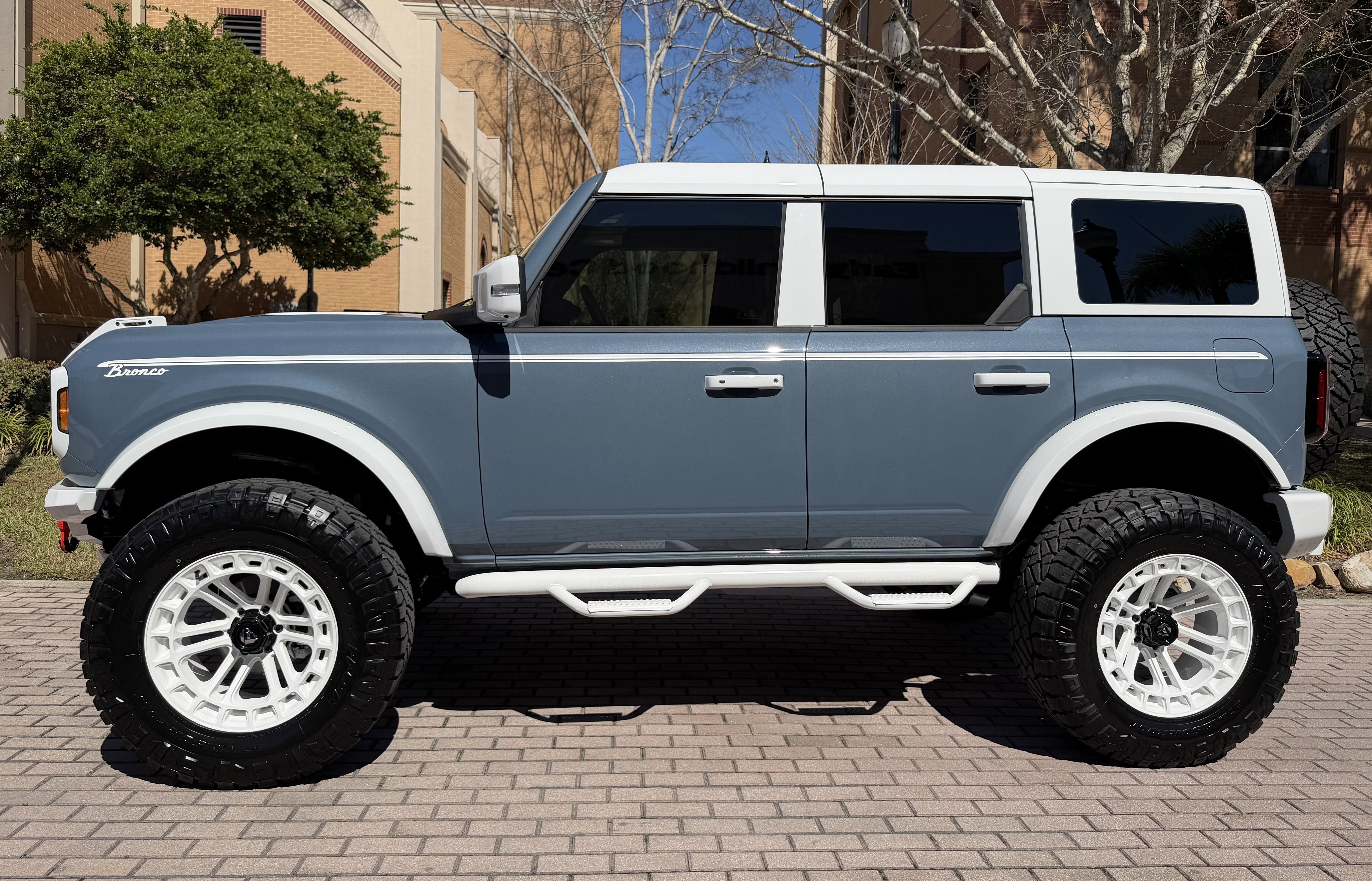 Used 2025 Ford Bronco Outer Banks AWD/4WD image 8
