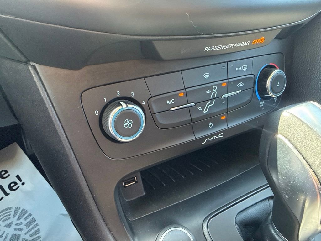 Used 2015 Ford Focus SE w/ SE Sport Package FWD image 19