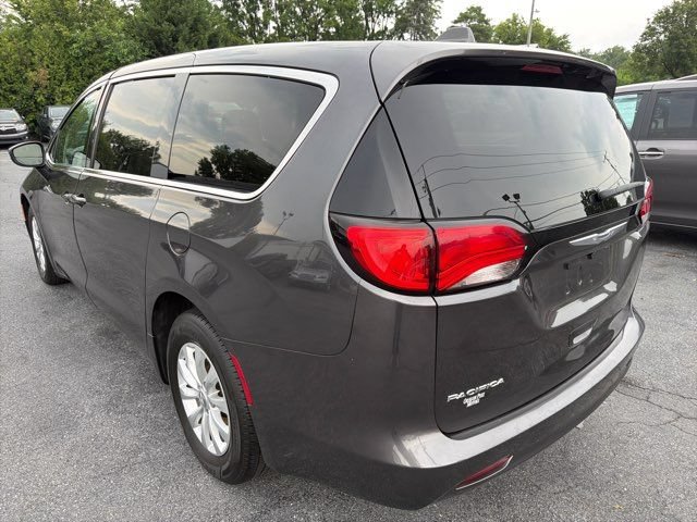 Used 2017 Chrysler Pacifica LX FWD image 10