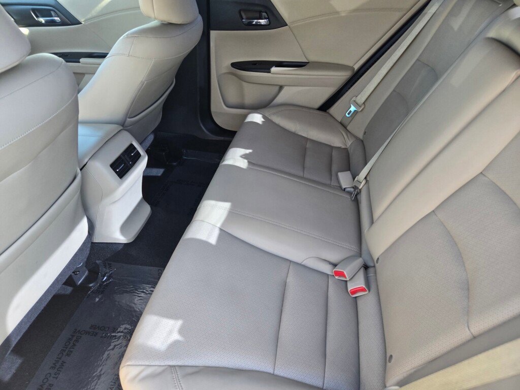 Used 2015 Honda Accord Touring image 15