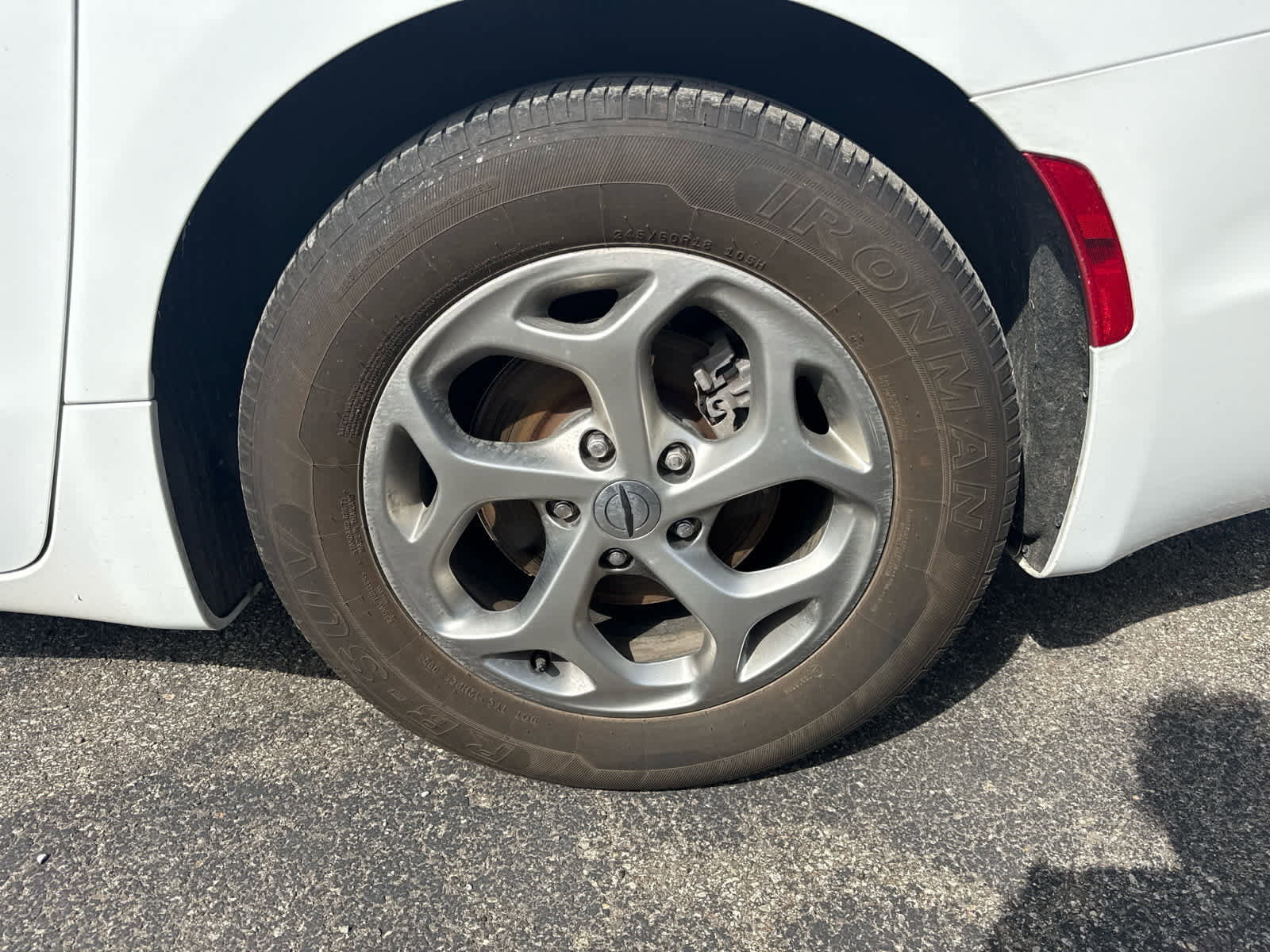 Used 2024 Chrysler Pacifica Limited image 4