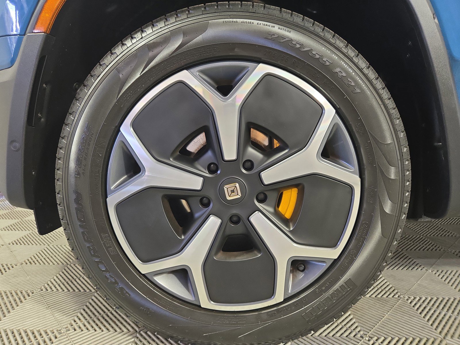 Used 2024 Rivian R1S Adventure AWD/4WD image 9