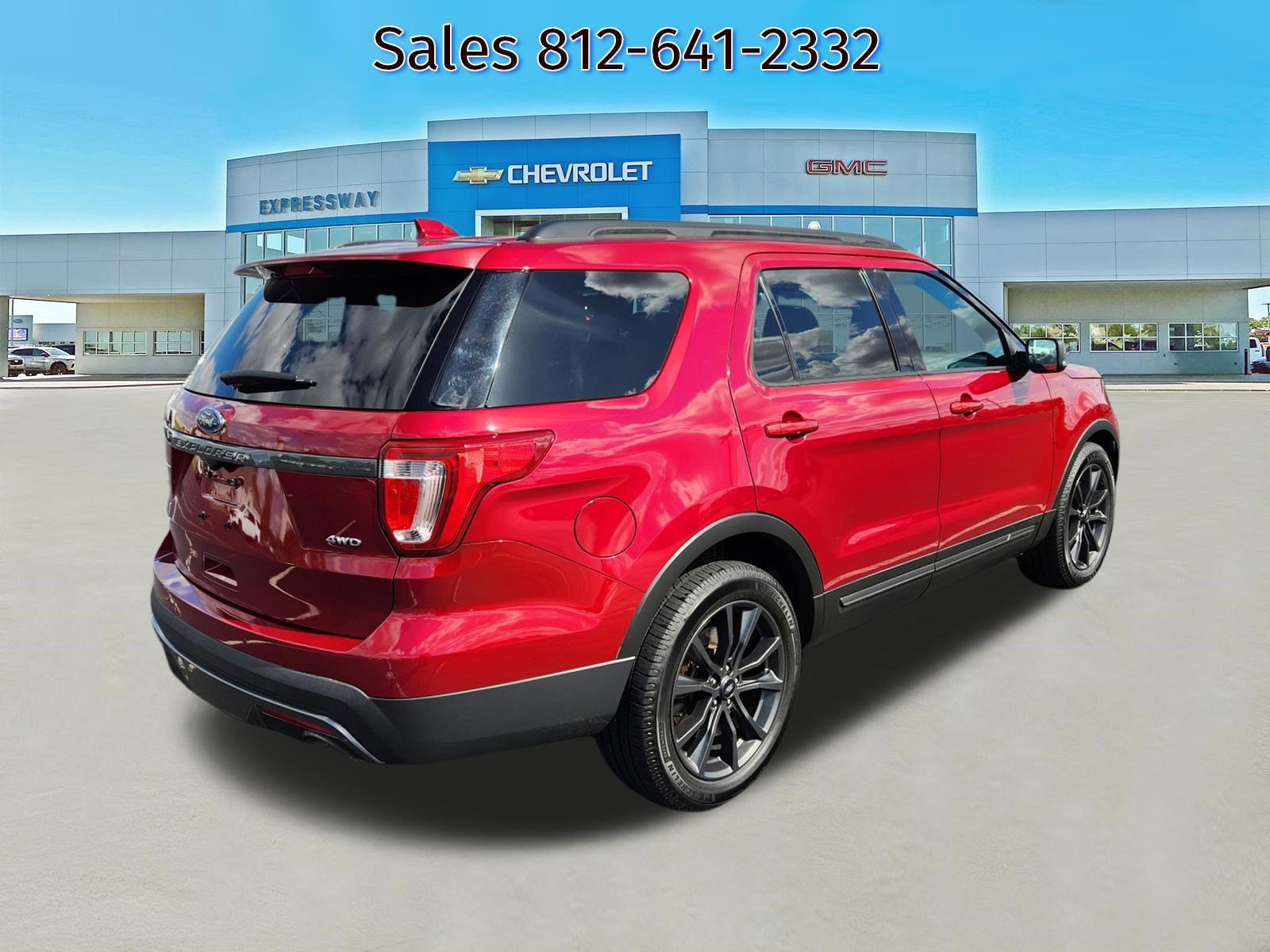 Used 2017 Ford Explorer XLT w/ Equipment Group 202A AWD/4WD image 7