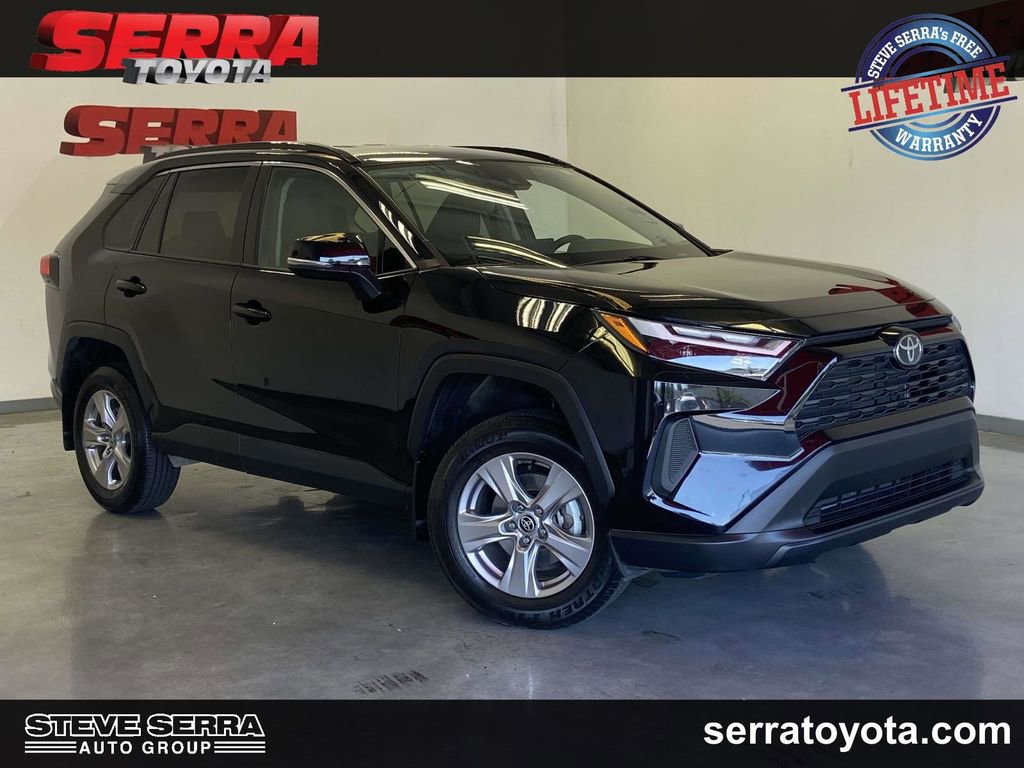 Used 2025 Toyota RAV4 XLE FWD image 1