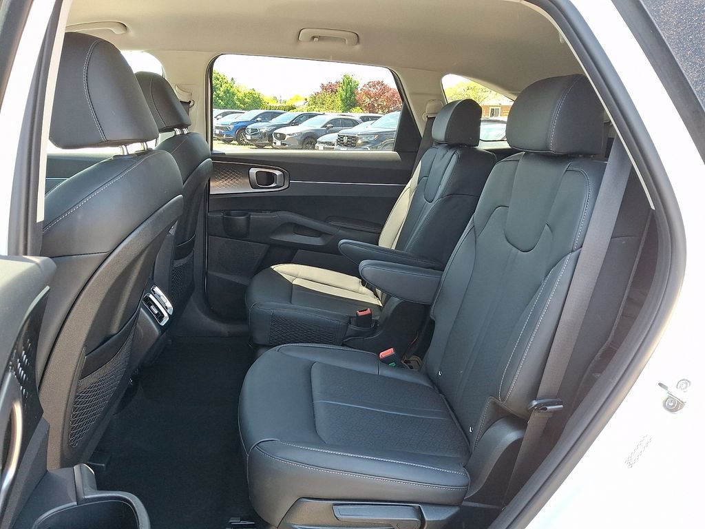 Certified 2023 Kia Sorento EX AWD/4WD image 11