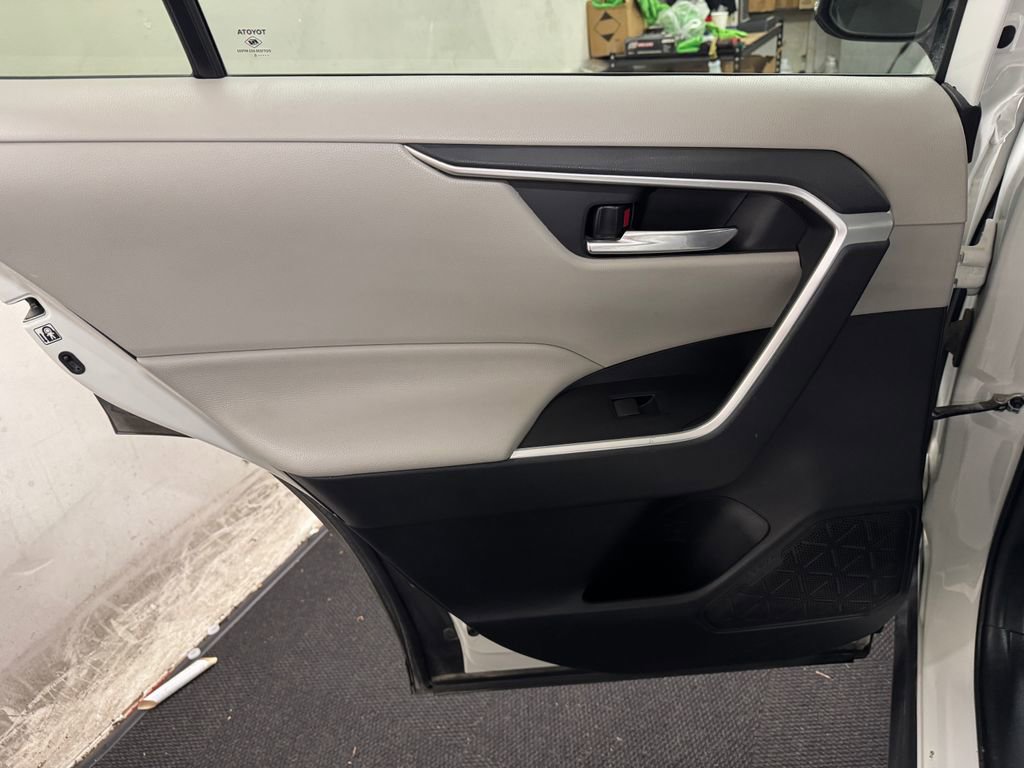 Used 2020 Toyota RAV4 XLE image 16
