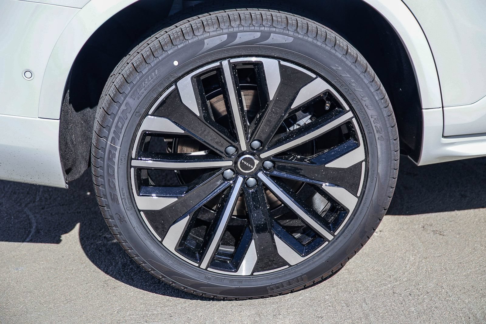 New 2026 Volvo XC90 T8 Ultra w/ Protection Package Premier AWD/4WD image 8