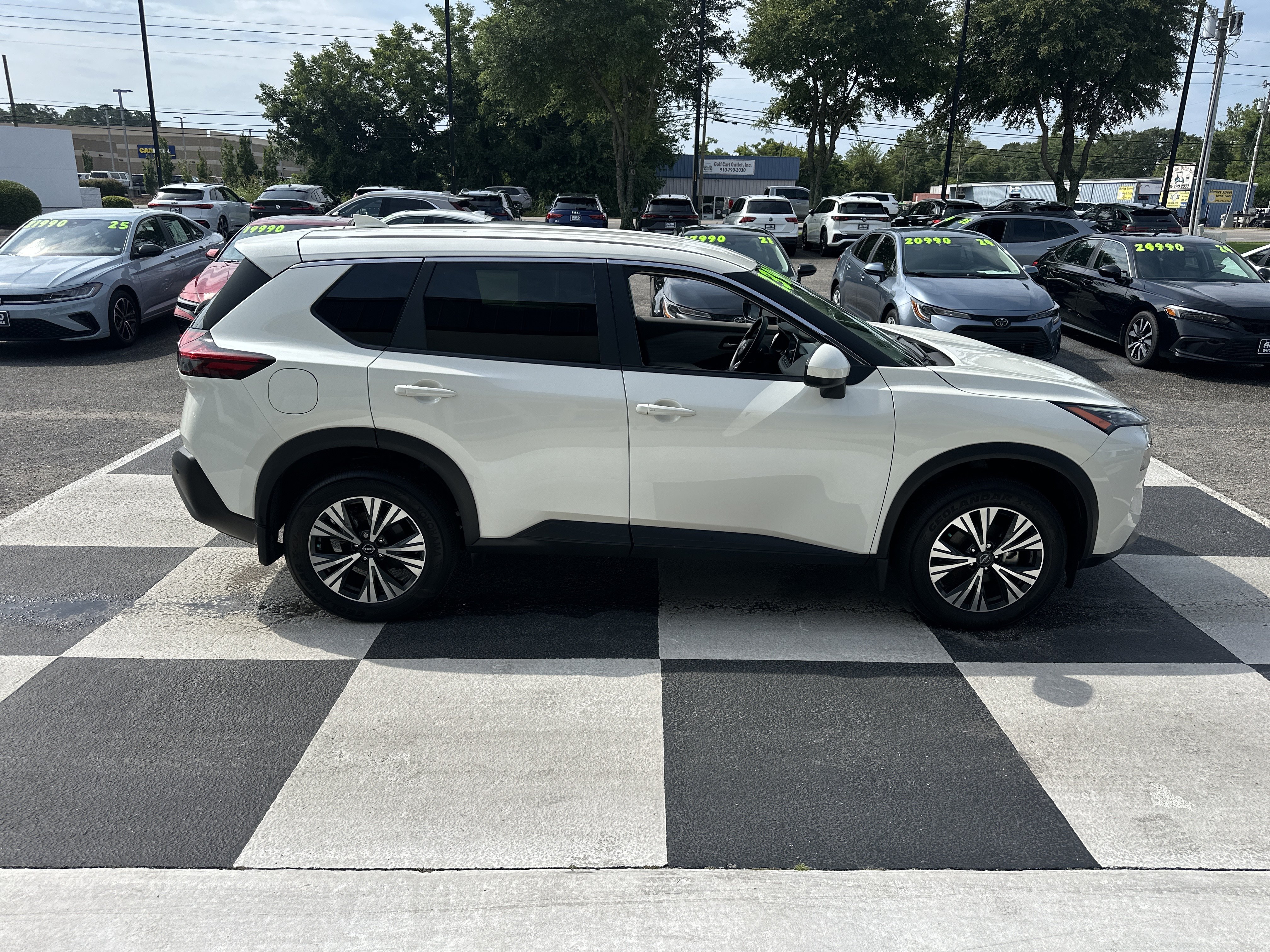 Used 2023 Nissan Rogue SV FWD image 6