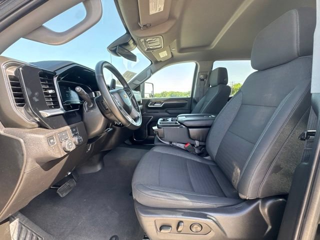 Used 2025 Chevrolet Silverado 2500 LT w/ Convenience Package AWD/4WD image 2