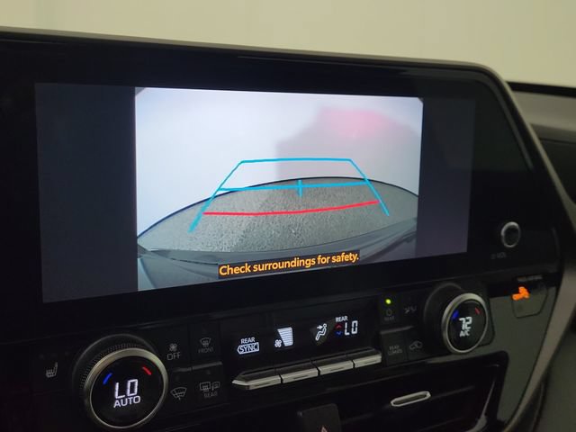Used 2023 Toyota Highlander XLE FWD image 32