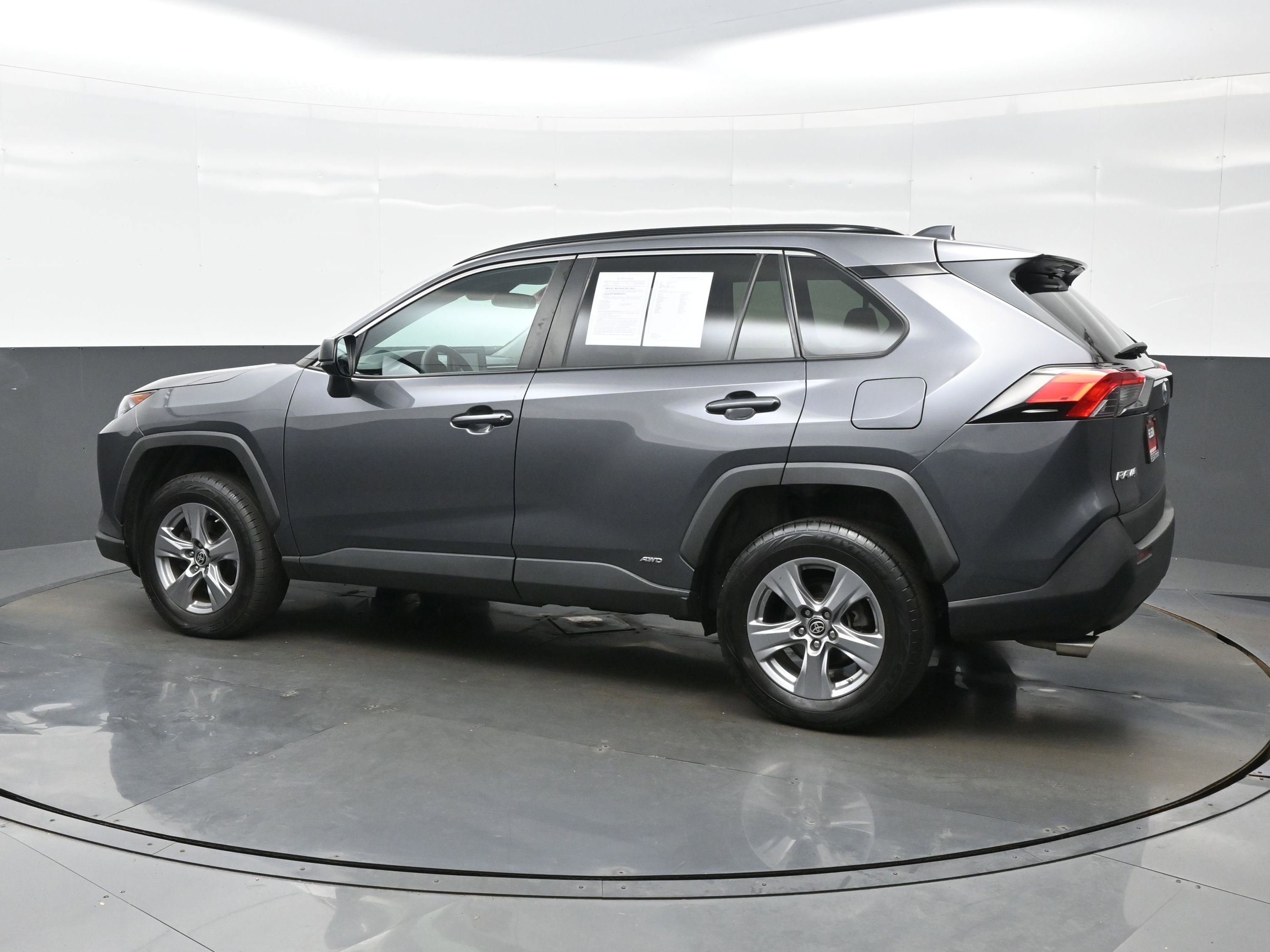 Used 2022 Toyota RAV4 LE AWD/4WD image 8