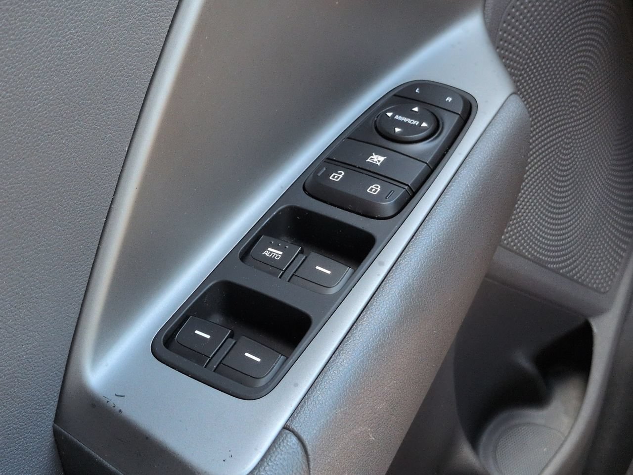 Used 2020 Kia Niro LX FWD image 22