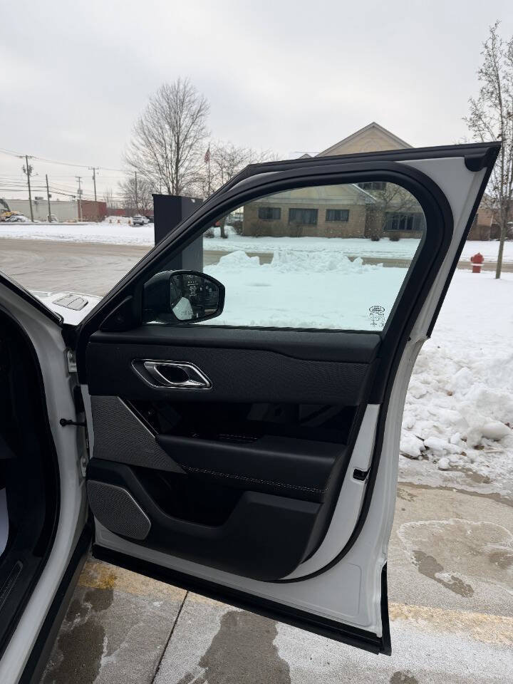 Used 2018 Land Rover Range Rover Velar R-Dynamic SE image 37