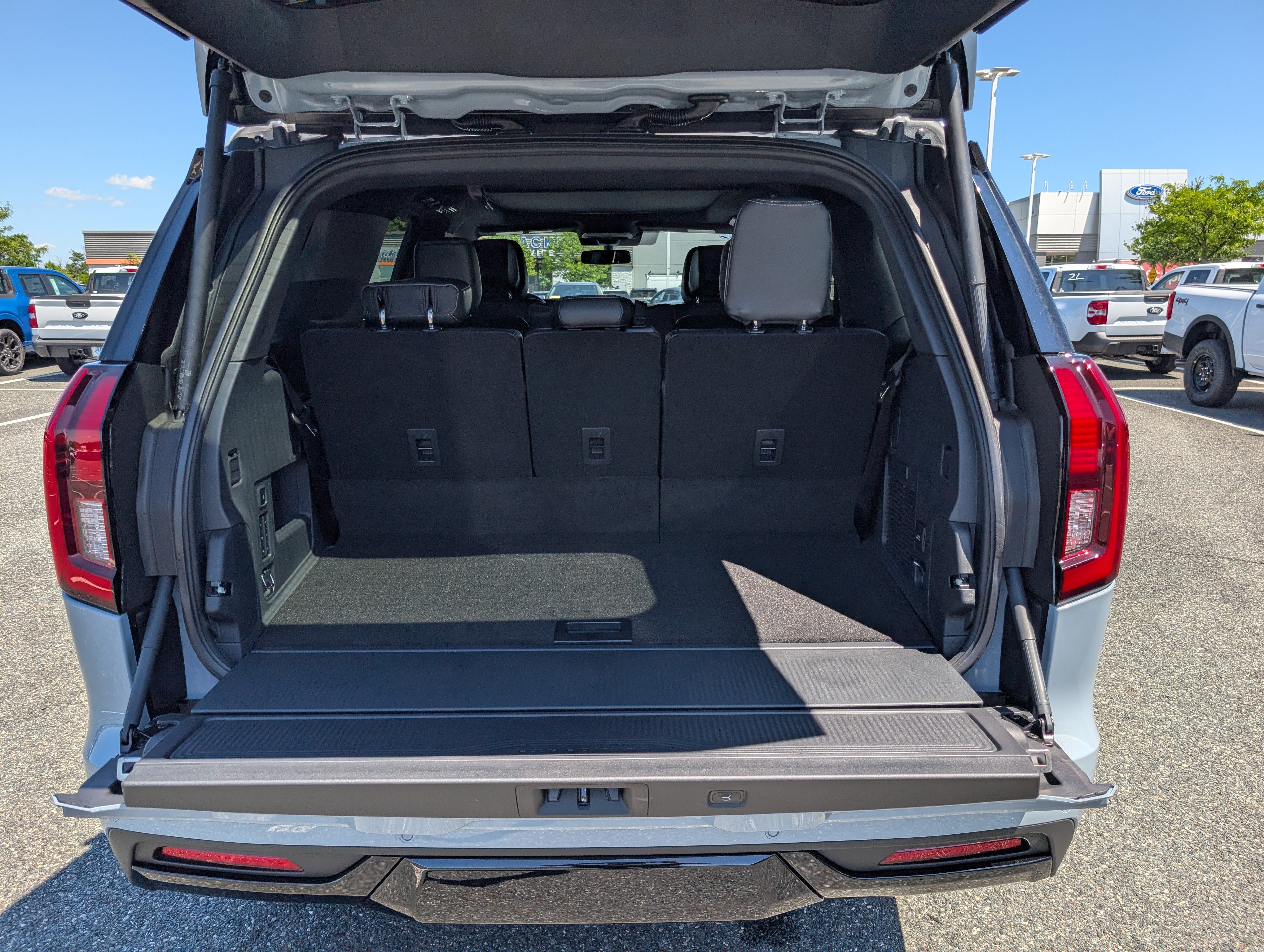 New 2026 Ford Expedition Platinum w/ Stealth Appearance Package AWD/4WD image 10