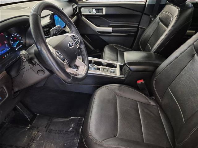 Used 2021 Ford Explorer Limited w/ Equipment Group 301A AWD/4WD image 17