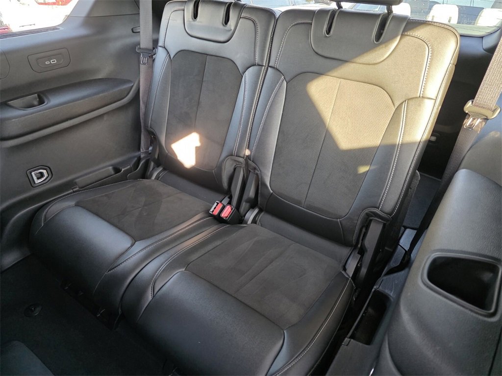 Used 2024 Jeep Grand Cherokee L Laredo image 16