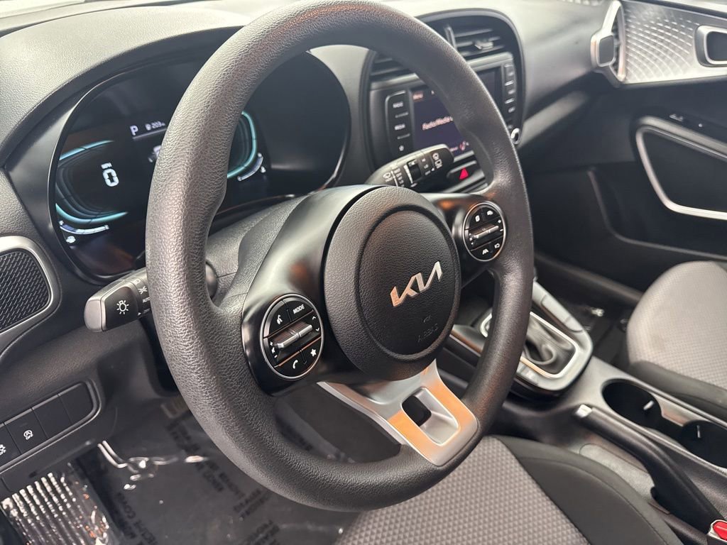 Used 2024 Kia Soul LX w/ Option Group 015 FWD image 9