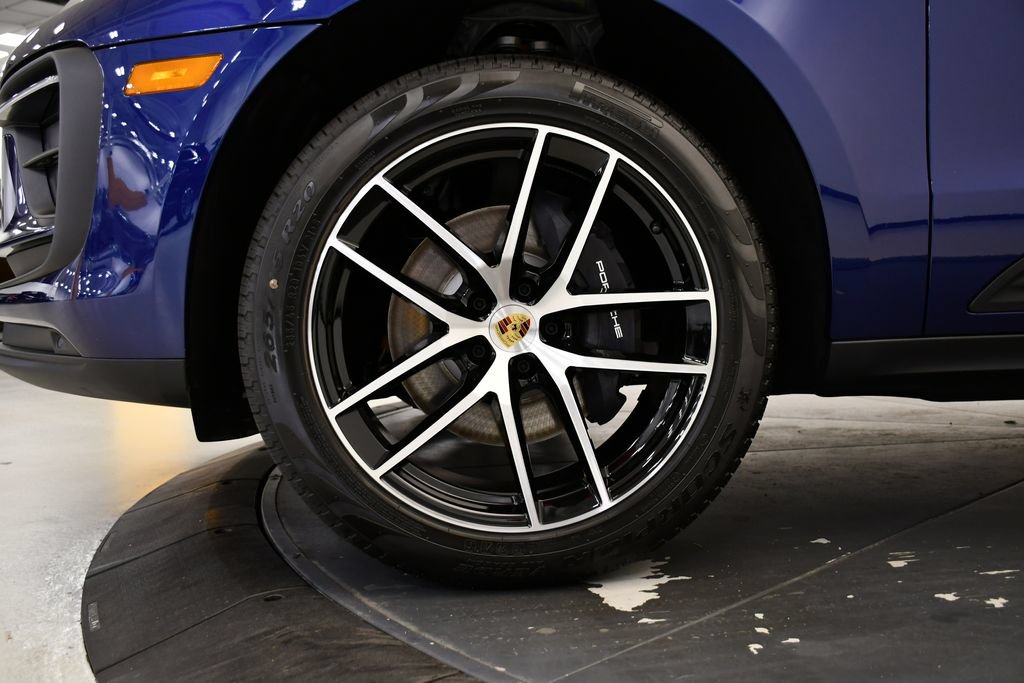 Certified 2026 Porsche Macan AWD/4WD image 17