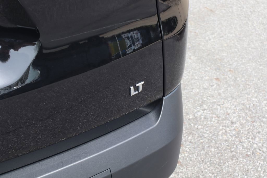 Used 2023 Chevrolet Traverse LT FWD image 34