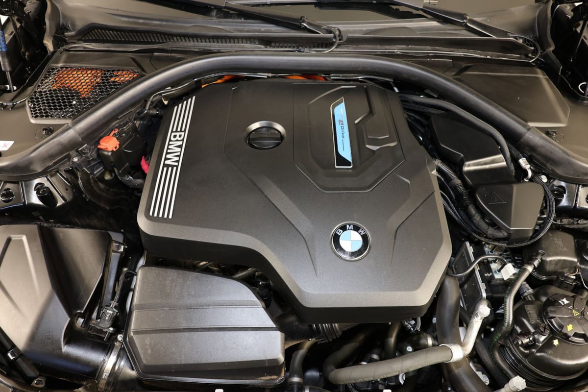 Used 2023 BMW 330e w/ M Sport Package RWD image 36