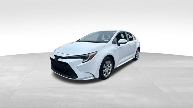 Used 2024 Toyota Corolla LE image 3