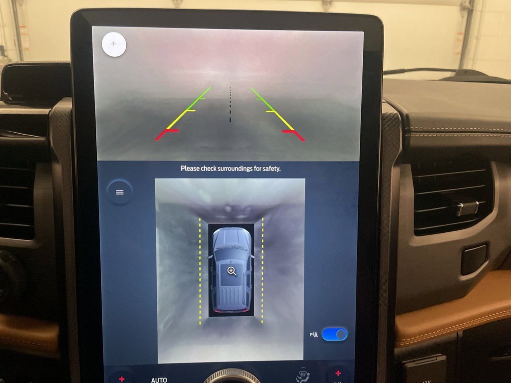 Used 2023 Ford Expedition Platinum image 9