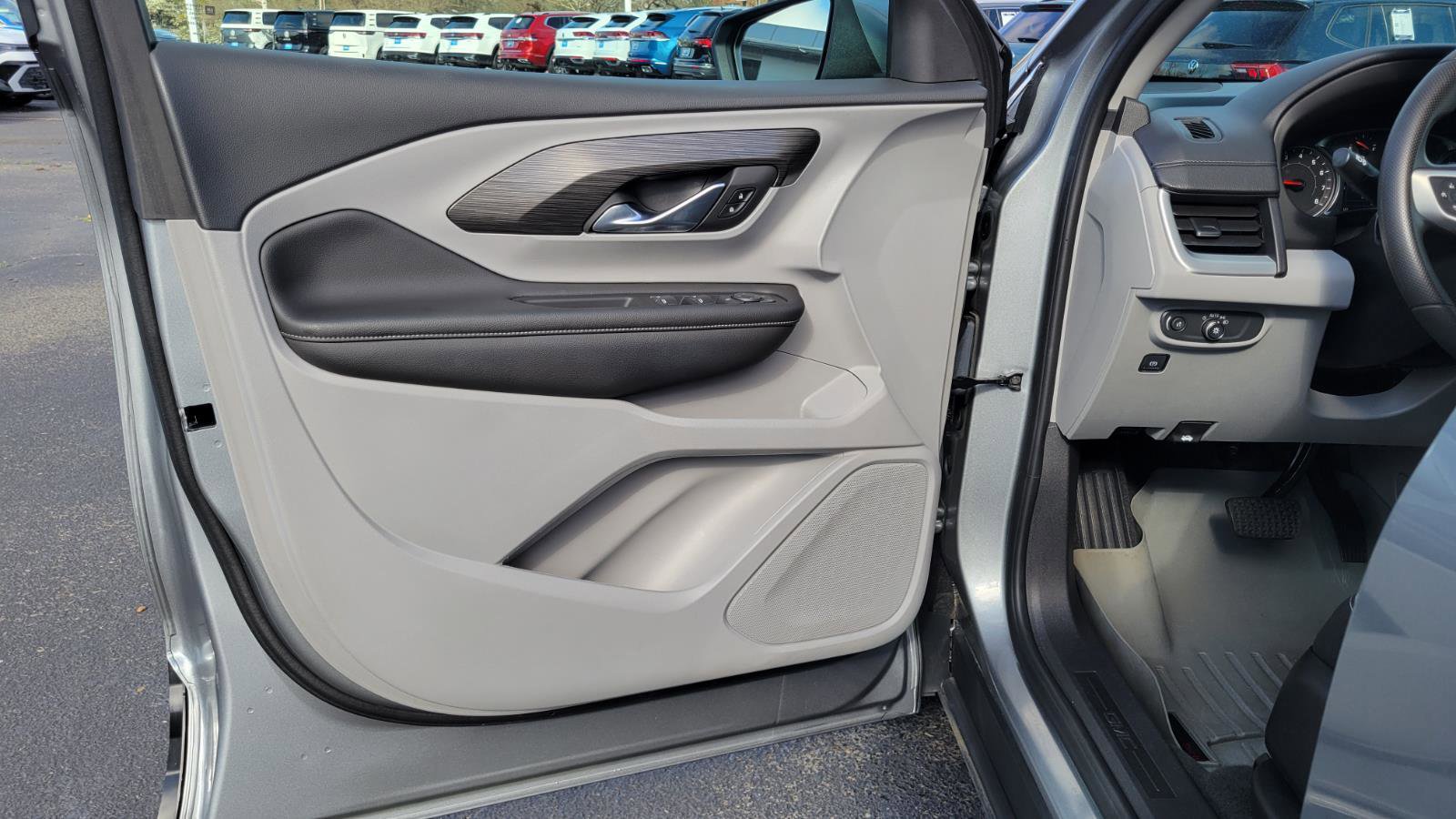 Used 2023 GMC Terrain SLE image 19