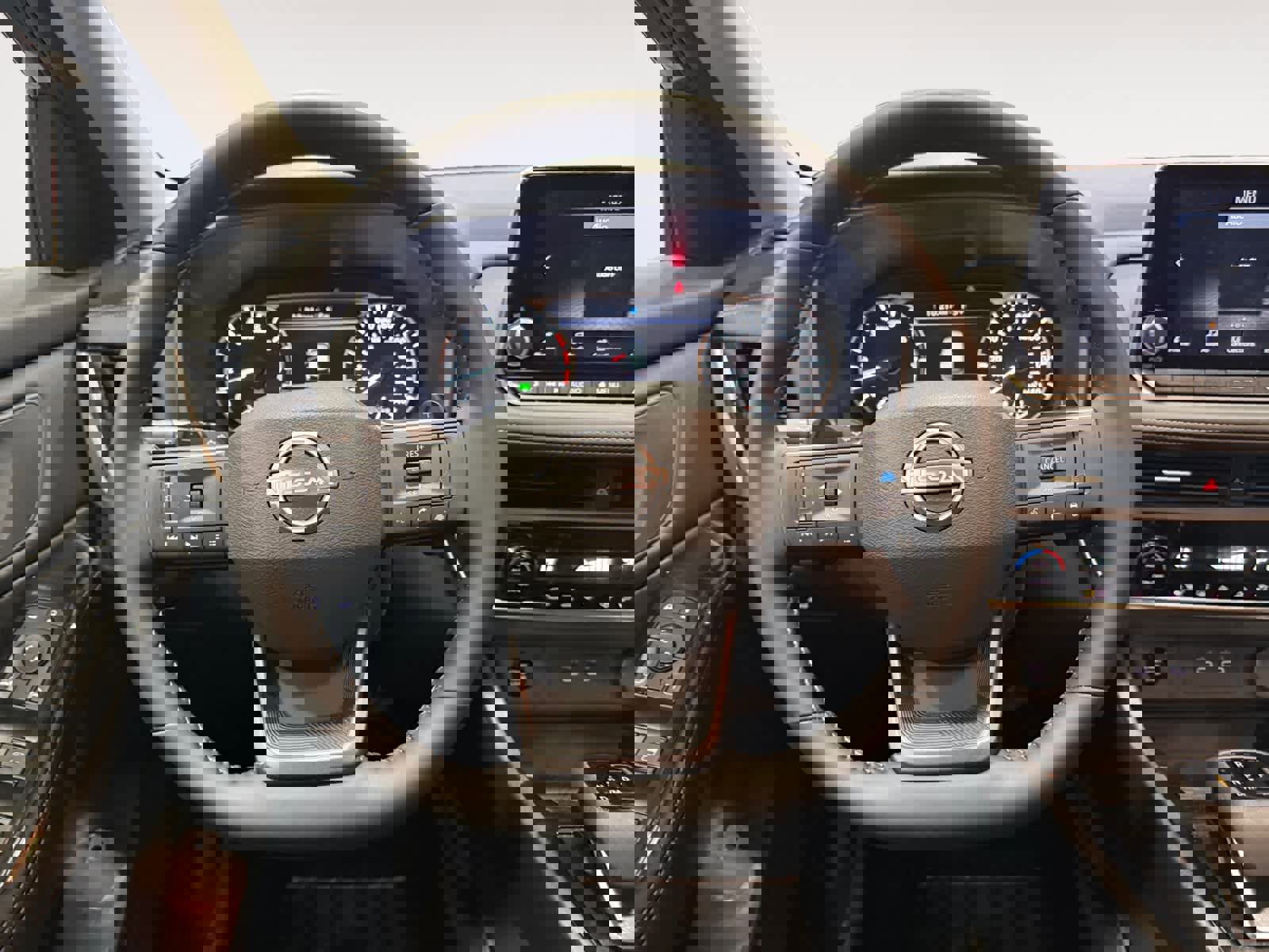 Used 2025 Nissan Rogue SV image 13