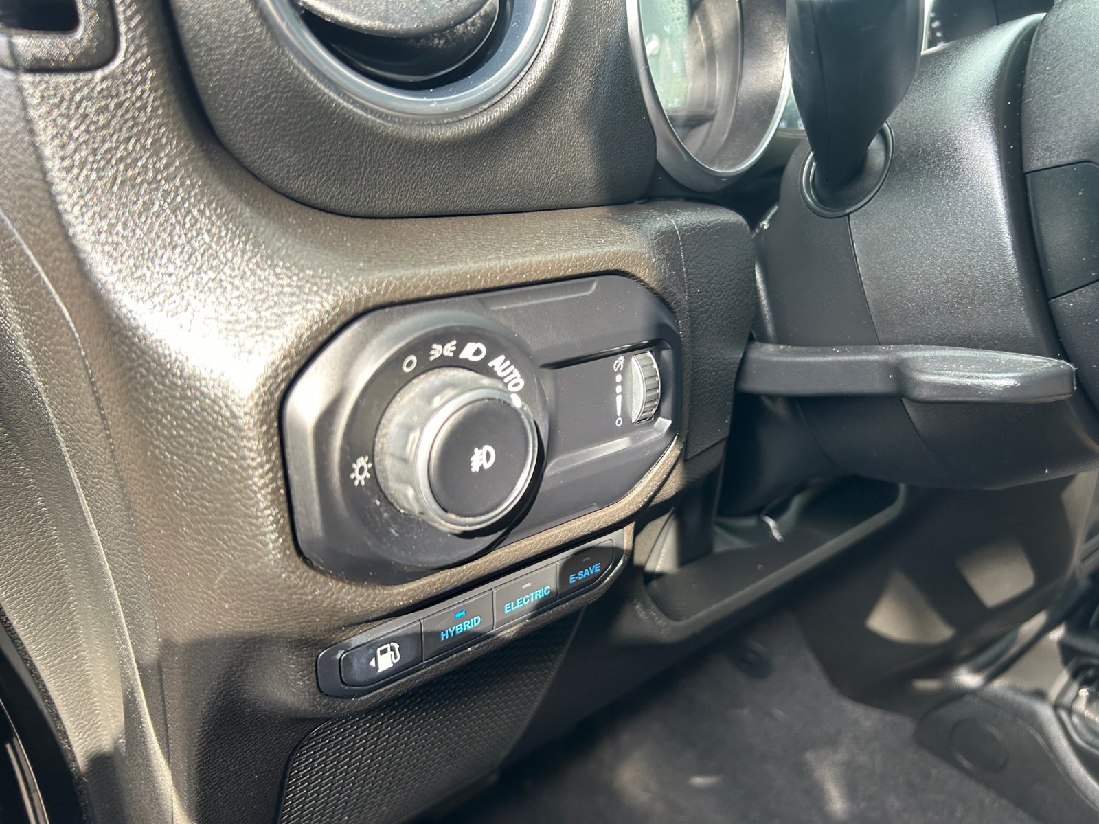 Used 2023 Jeep Wrangler Unlimited Sahara w/ Cold Weather Group AWD/4WD image 12