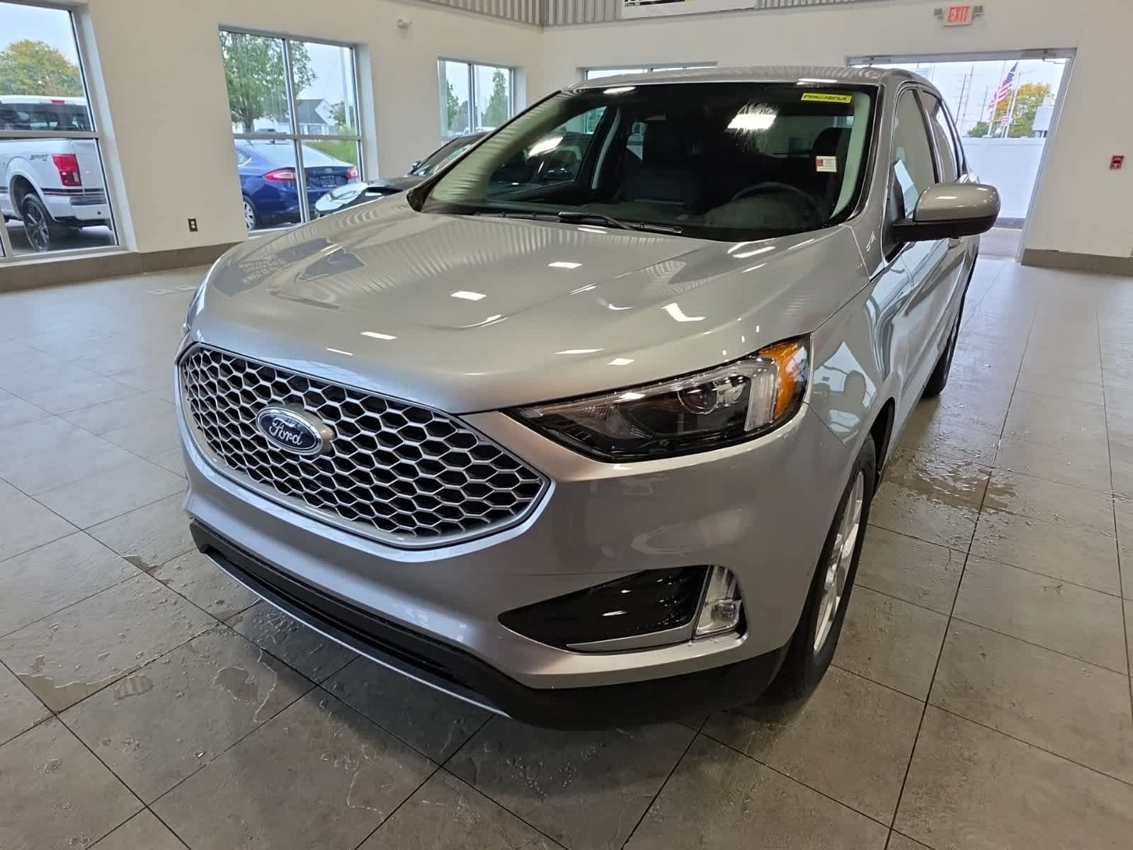 Used 2024 Ford Edge SEL w/ Convenience Package