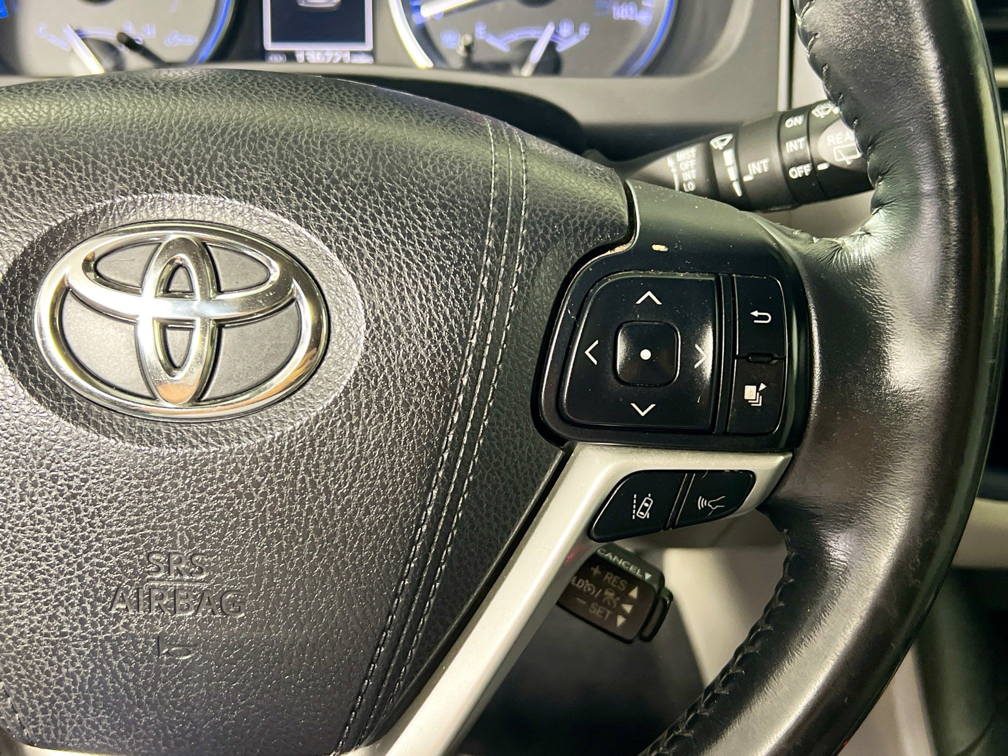 Used 2018 Toyota Highlander XLE AWD/4WD image 19