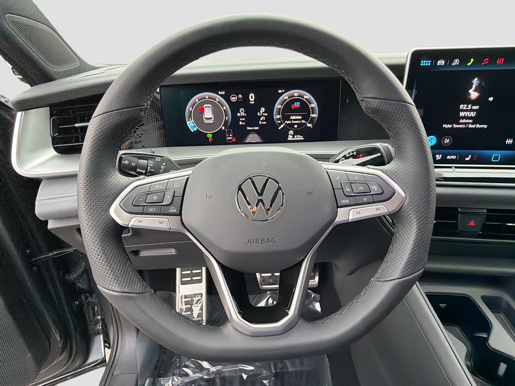 New 2026 Volkswagen Tiguan SE R-Line FWD image 40