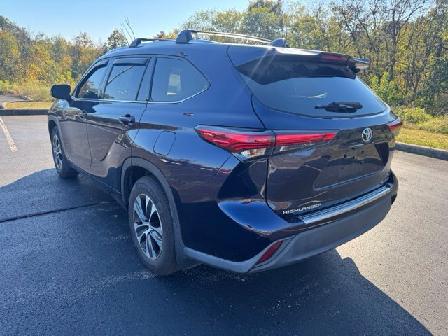 Used 2020 Toyota Highlander XLE AWD/4WD image 5
