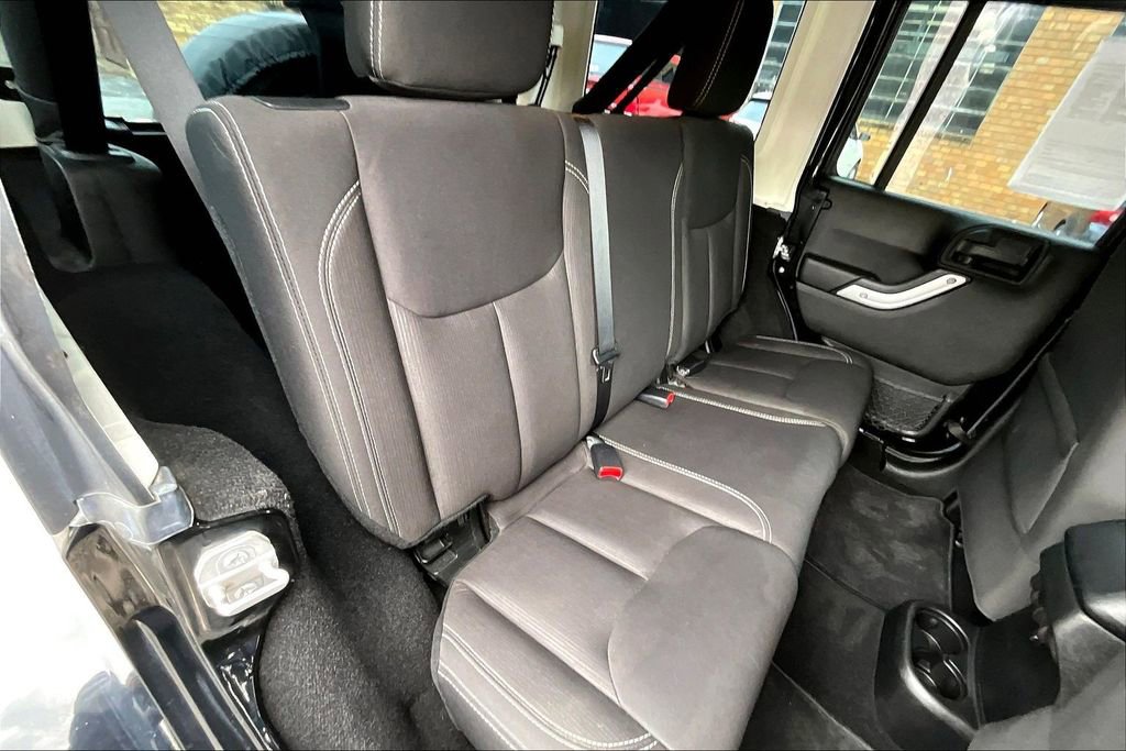 Used 2015 Jeep Wrangler Unlimited Sahara AWD/4WD image 24