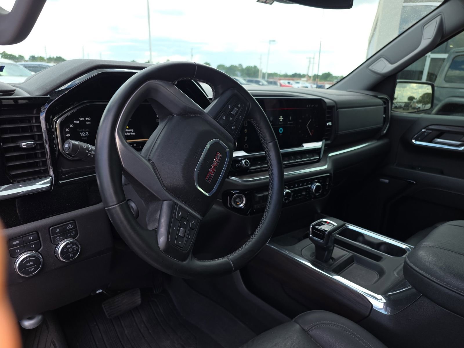 Used 2024 GMC Sierra 1500 SLT AWD/4WD image 10