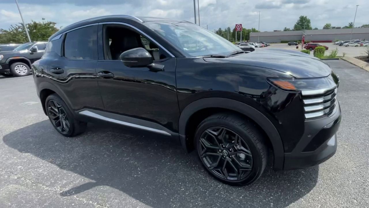 Used 2025 Nissan Kicks SR AWD/4WD image 7