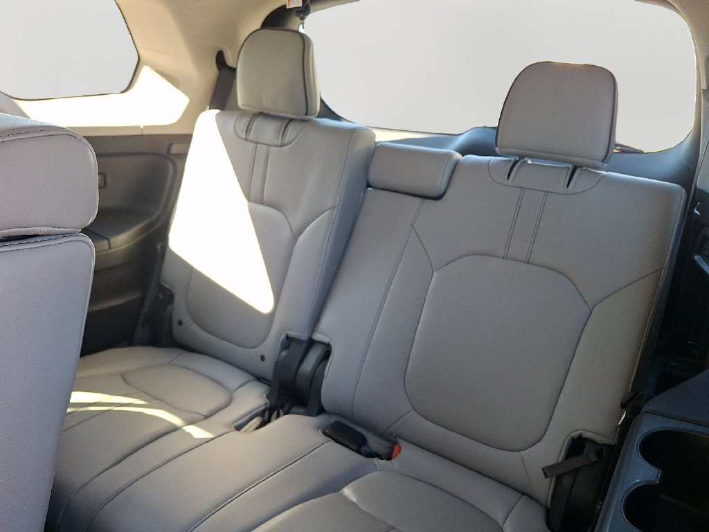 Used 2025 Honda Pilot Elite image 11