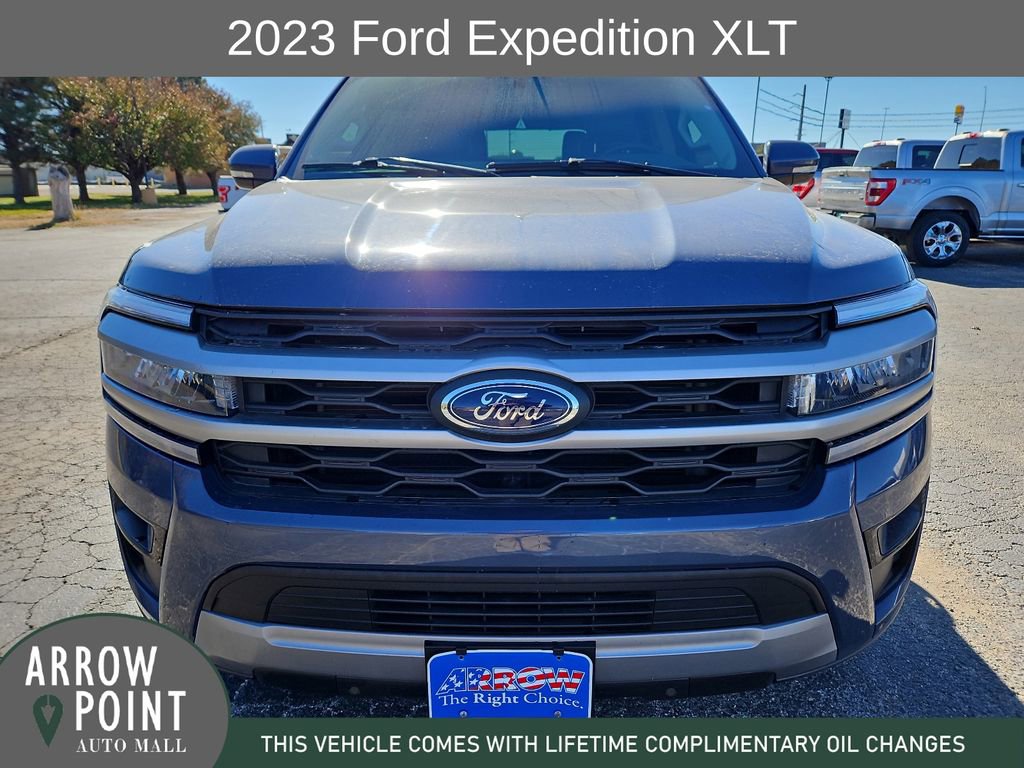 Used 2023 Ford Expedition XLT image 3