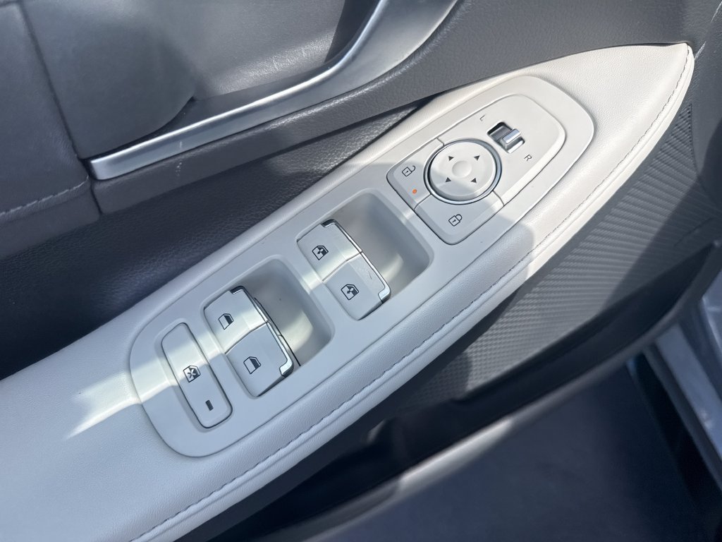 Certified 2025 Hyundai Sonata Limited FWD image 9