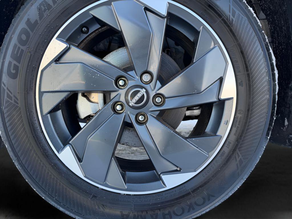 Certified 2024 Nissan Rogue SV image 28