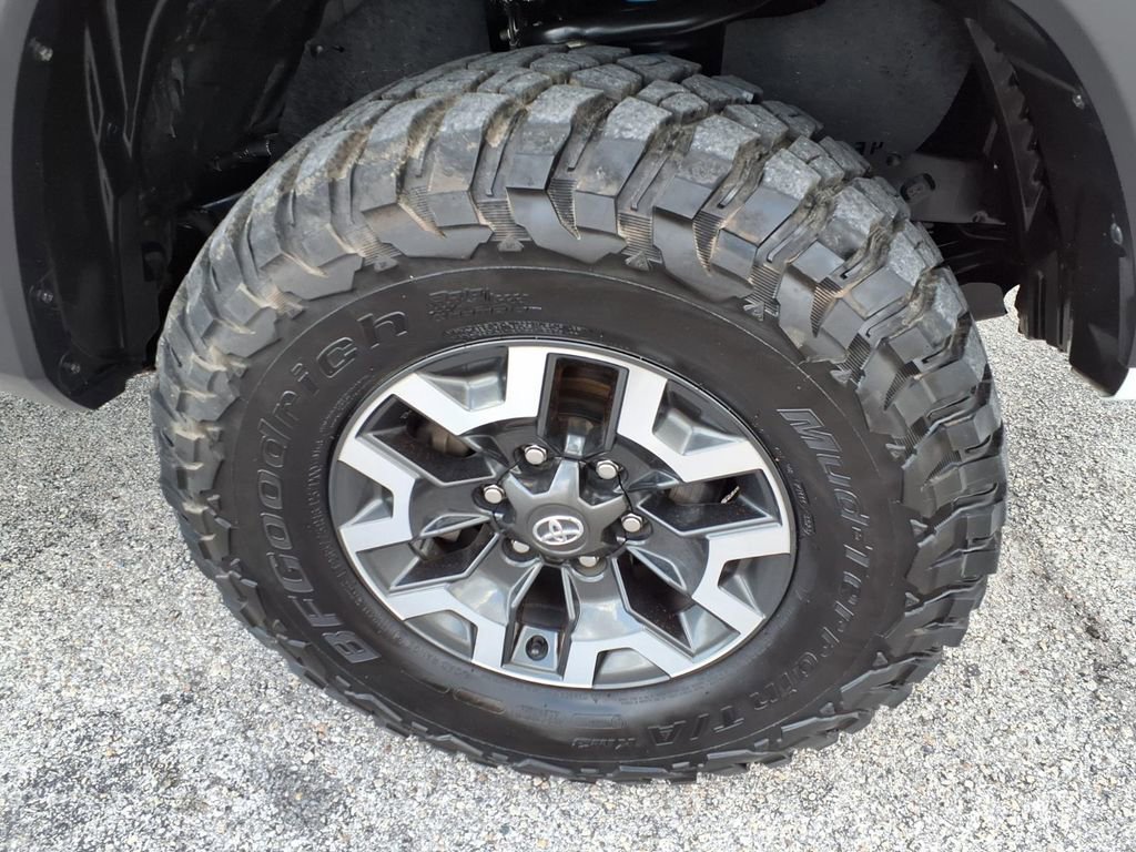 Used 2021 Toyota Tacoma TRD Off-Road w/ Technology Package image 9