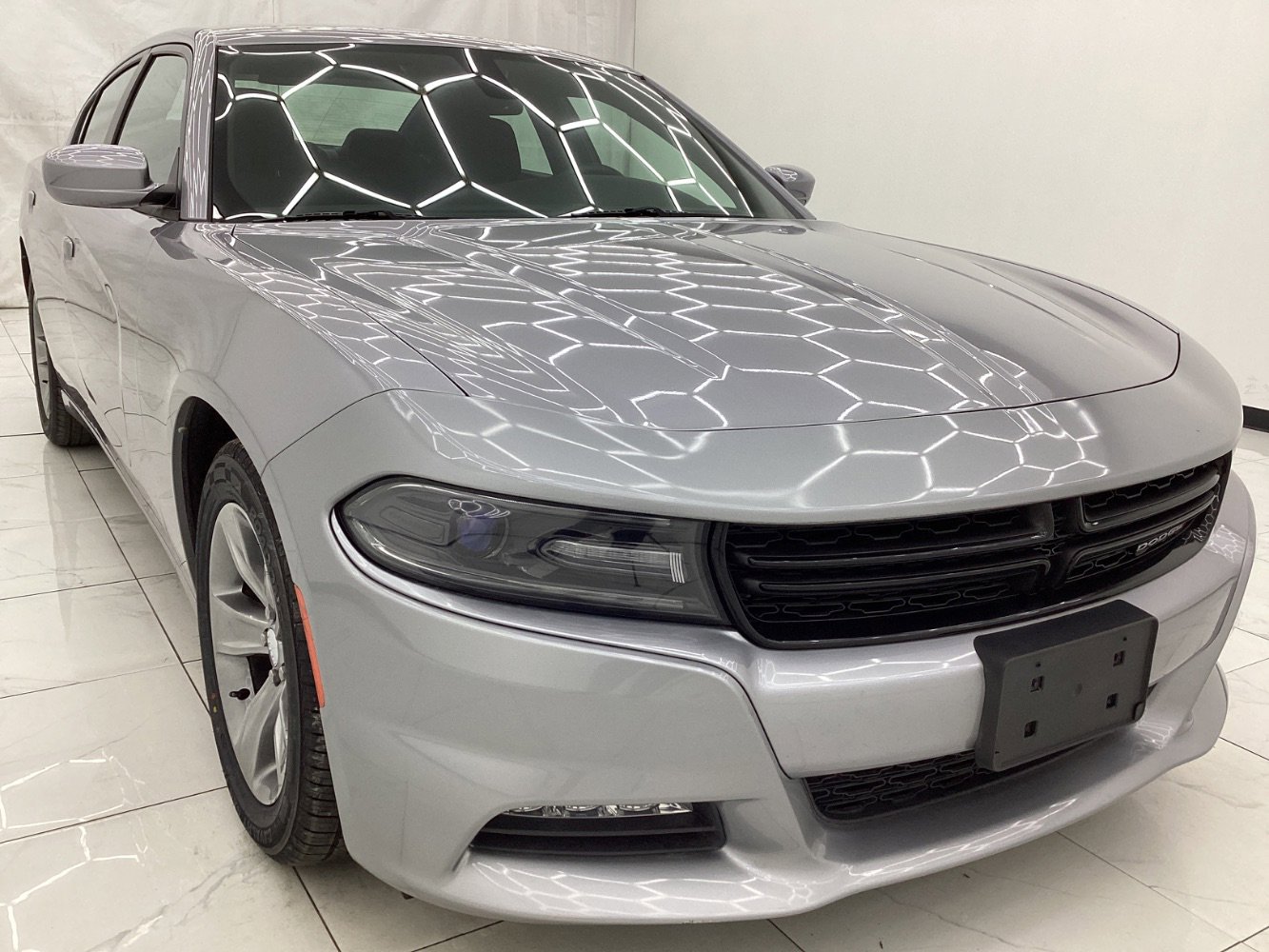 Used 2015 Dodge Charger SXT RWD image 3