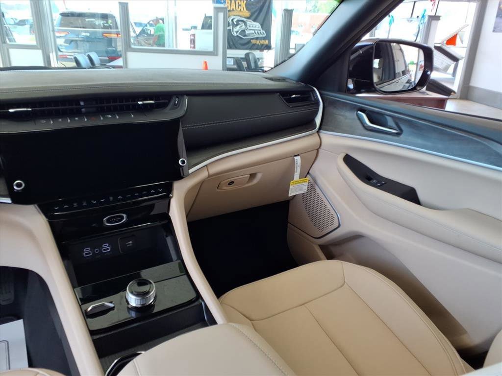 New 2026 Jeep Grand Cherokee L Limited AWD/4WD image 11