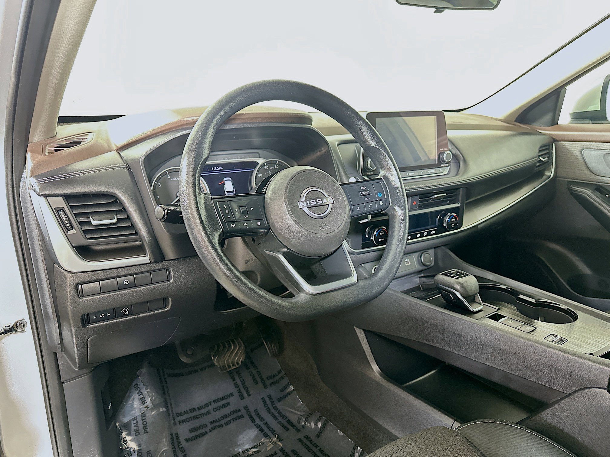 Used 2023 Nissan Rogue SV image 9